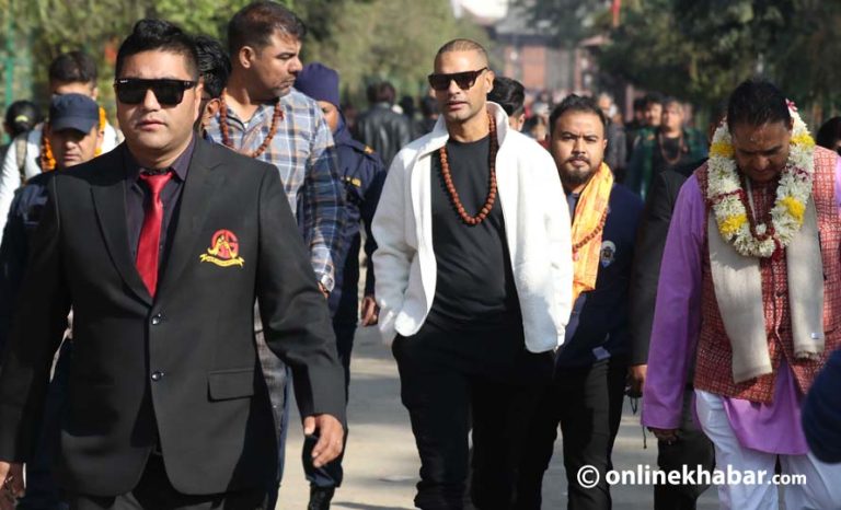 शिखर धवनसहित कर्णाली याक्सको टोलीले गर्‍यो पशुपति दर्शन