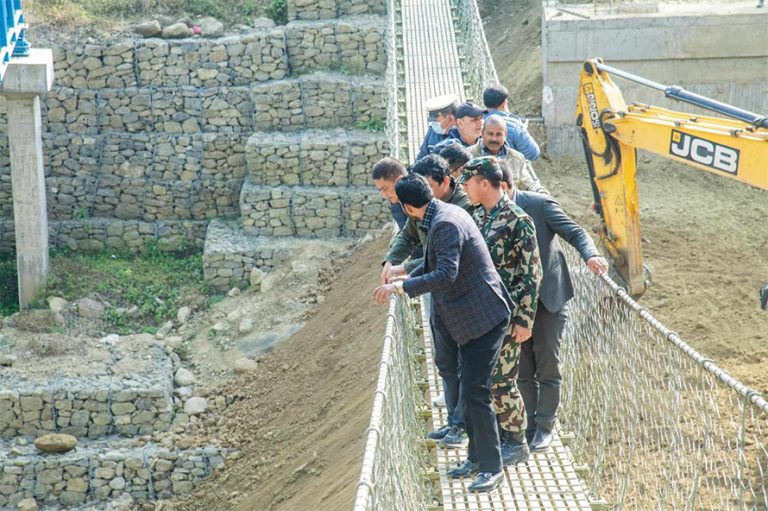 झुम्सा खोला खानेपानी आयोजना चाँडै निर्माण गर्न खानेपानीमन्त्रीको निर्देशन