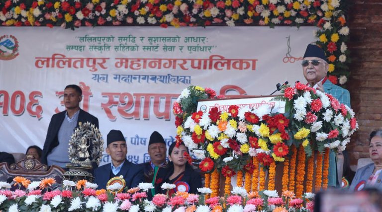 नगर प्रहरीलाई प्रधानमन्त्रीको आग्रह- तपाईंहरूलाई देखेर जनता आतंकित हुन भएन