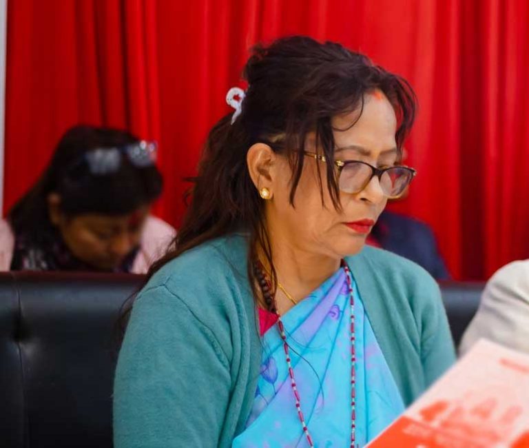 थुनछेक बहस चलिरहँदा इजलासमै रोए बाबु-छोरी