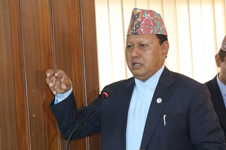 मर्यादाहीन माननीय