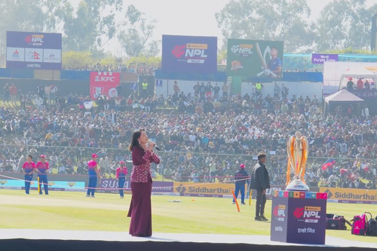 एनपीएलमा सेलिब्रेटीको व्यस्तता, त्रिशलाले गाइन् ‘रातो र चन्द्रसूर्य’ (तस्वीर)