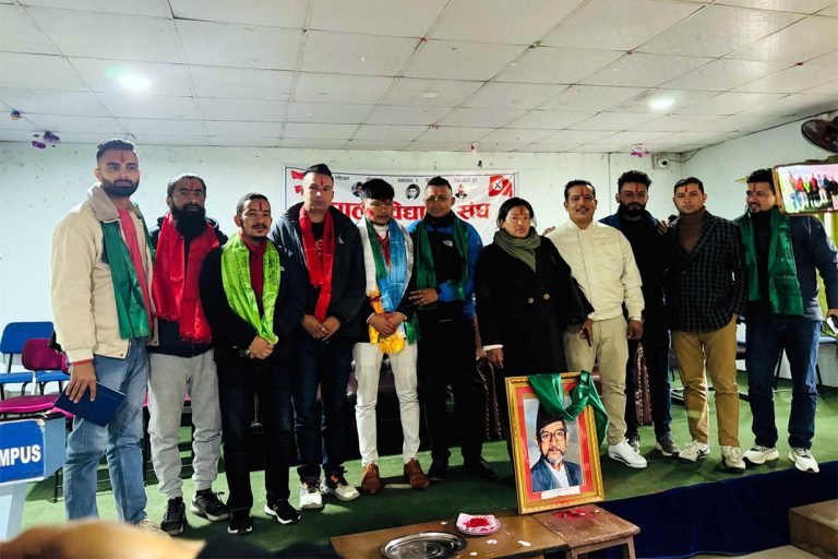 तनहुँमा शेखर समूहले गर्‍यो नेविसंघ जिल्ला अध्यक्ष घोषणा