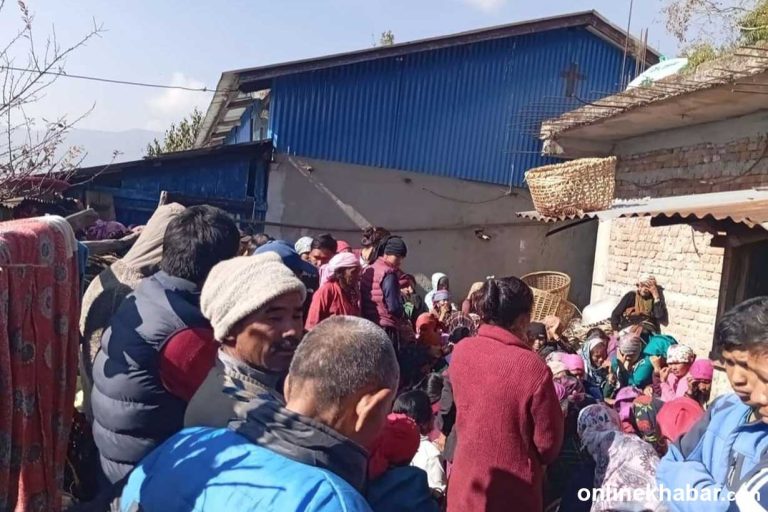 नुवाकोटमा आमासहित दुई नाबालक छोरा एकै ठाउँमा झुण्डिएको अवस्थामा मृत फेला