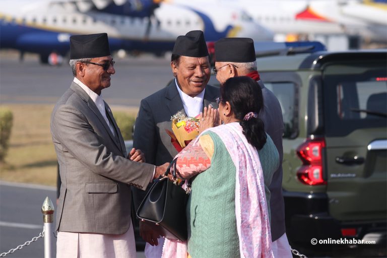 कार्यबाहक प्रधानमन्त्रीको जिम्मेवारी उपप्रधानमन्त्री सिंहलाई