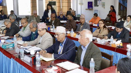 विज्ञको सुझाव : शिक्षकलाई राजनीतिबाट टाढा राखौं