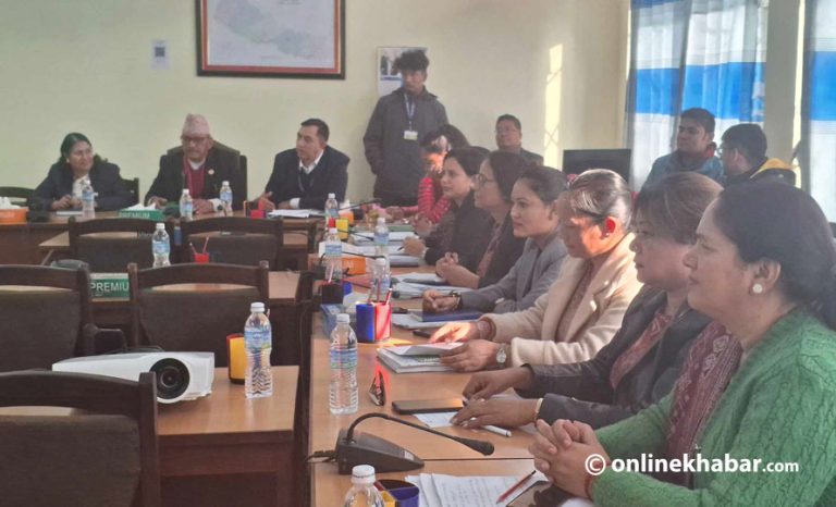 शिक्षा समितिमा पुगेका महेन्द्र बिरामी भन्दै निस्किए, त्यसपछि खोजी भयो पुरुष सांसद