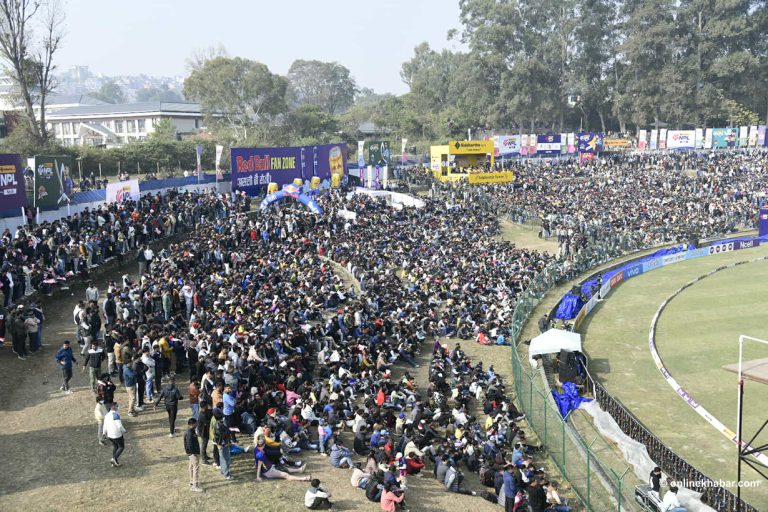 सुदूरपश्चिम र लुम्बिनीको खेल हेर्न टियू मैदानमा दर्शक भरिभराउ (तस्वीरहरू)