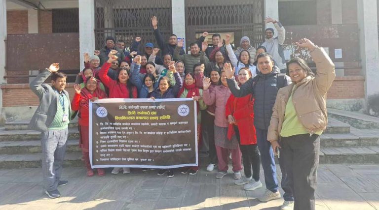स्थायी गर्न माग गर्दै त्रिविका कर्मचारी आन्दोलित