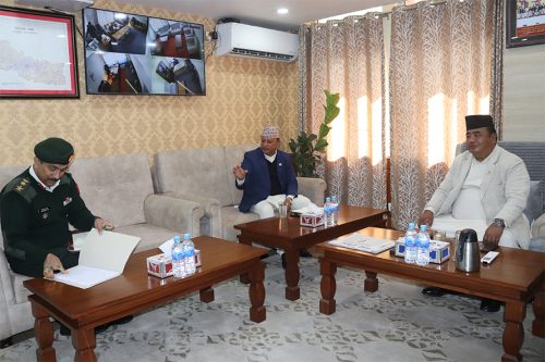 निर्माणाधीन खाँदबारी–किमाथाङ्का सडकबारे रक्षामन्त्री र ऊर्जामन्त्रीबीच छलफल