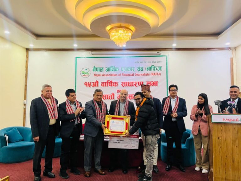 अनलाइनखबरकर्मी चिमरियासहित ३ जना पुरस्कृत