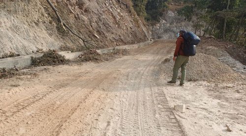 बागलुङ र गुल्मी जोड्ने सडकको निर्माण ५ वर्षदेखि रोकियो