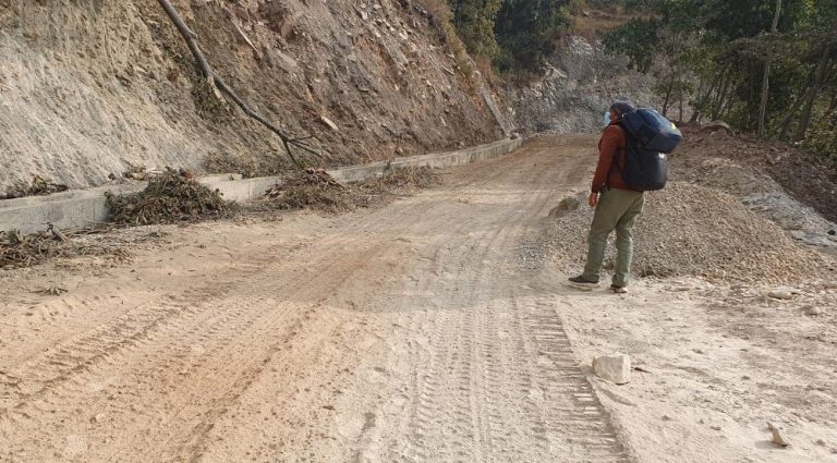 बागलुङ र गुल्मी जोड्ने सडकको निर्माण ५ वर्षदेखि रोकियो