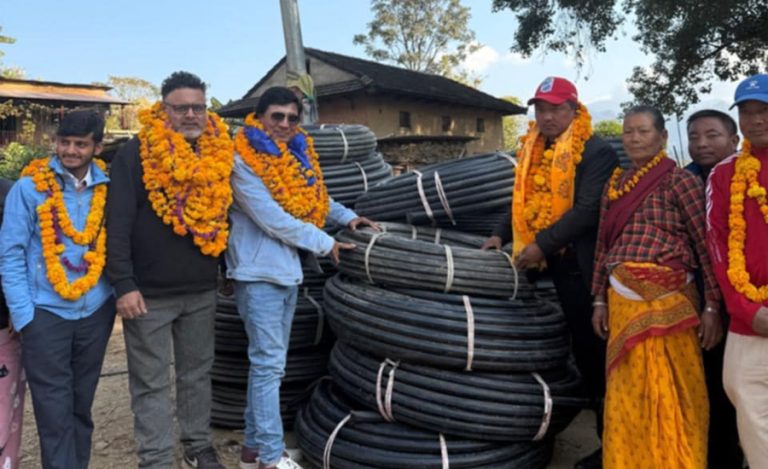 दाप्चामा खानेपानी पुनर्स्थापना गर्न ‘छक्कापञ्जा ५’द्वारा निर्माण सामाग्री प्रदान