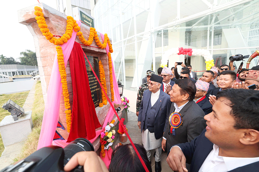 दमक टावर : ठडिएको वर्ष दिनपछि उद्घाटन, छैन चल्ने टुंगो
