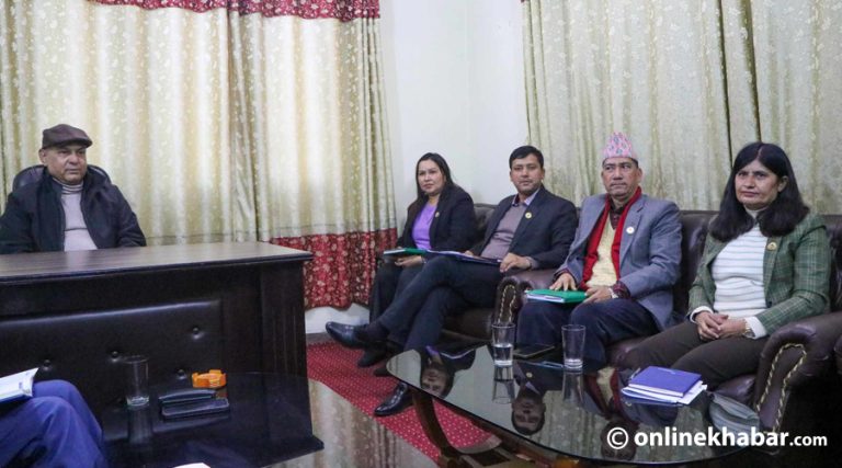 संसद्‌मा विचाराधीन विधेयकबारे विपक्षी दलसँग छलफल गर्ने कांग्रेस–एमालेको निर्णय