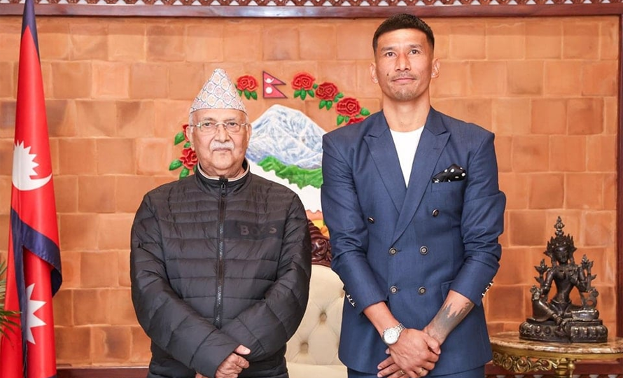 फुटबल टोलीका कप्तान किरणले भेटे प्रधानमन्त्री, के भयो कुराकानी ?