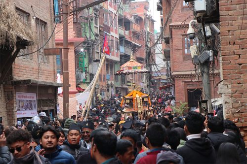 ‘मध्यपुर महोत्सव’ अवलोकन गर्नेको भीड