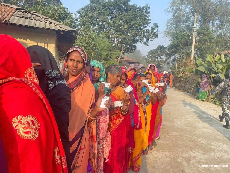 महोत्तरीको रामगोपालपुरमा शान्तिपूर्ण मतदान