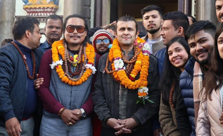 पशुपति दर्शनमा पुगे सोनु निगम (तस्वीर)