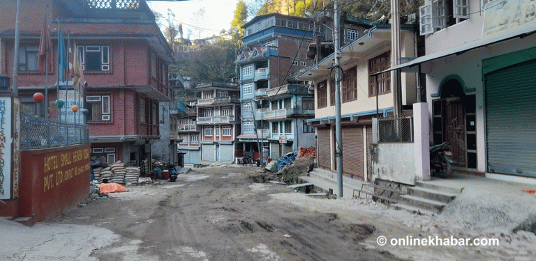 बाढीले क्षतिग्रस्त अरनिको राजमार्ग मर्मत–विस्तारमा अलमल किन ? 