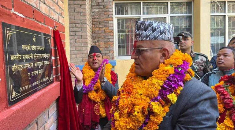 मुख्यमन्त्रीबाट अस्पताल उद्घाटन हुँदा नगरपालिकामा सार्वजनिक बिदा