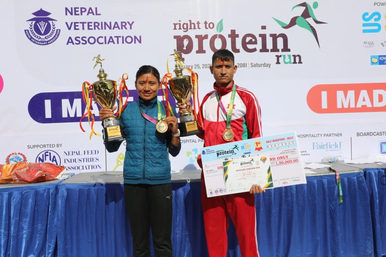 राजन र सन्तोषीलाई राइट टु प्रोटिन रन हाफ म्याराथनको उपाधि