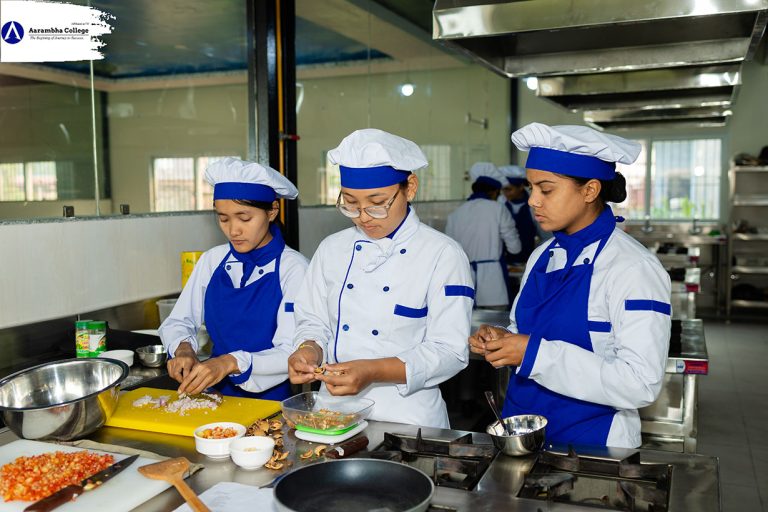 आरम्भ कलेज : पढ्दै कमाउँदै नीति, पालिकासँग सहकार्य