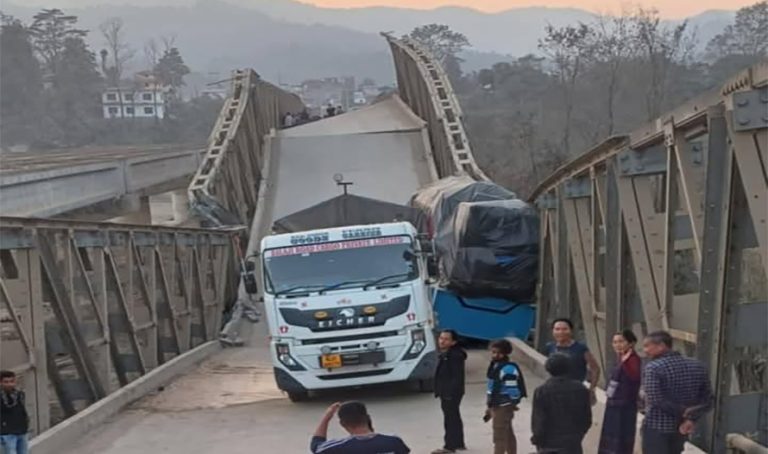 नेपाली ट्रक व्यवसायी भन्छन्- ओभरलोड बोक्ने भारतीय ट्रक गुड्न दिन्नौं