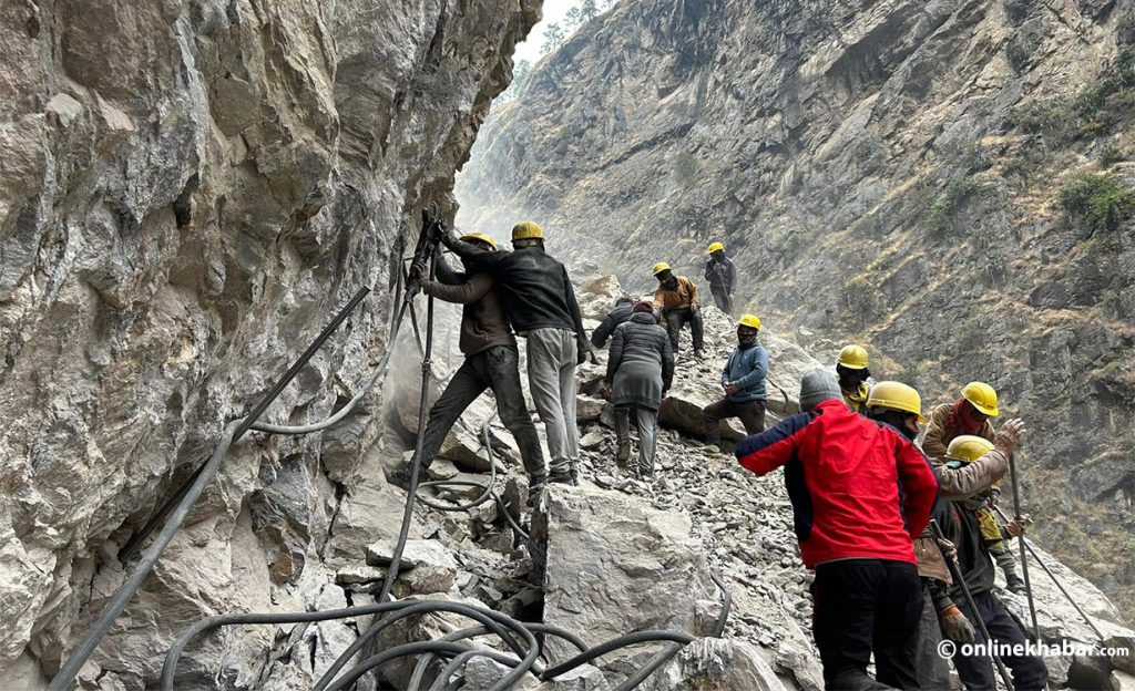 चीन जोड्ने बेनीघाट–लार्के सडक : पाङसिङसम्म पुग्यो मोटरबाटो