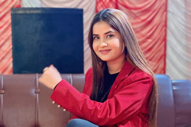 ‘डिभोर्स’ चर्चाबारे एलिना चौहान : अहिल्यै यसबारे केही बोल्दिनँ