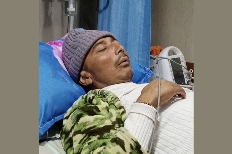 स्वास्थ्य जटिल बनेपछि कलाकार घनश्याम गौतम केएमसी अस्पतालमा भर्ना