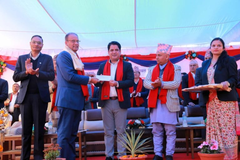 आयल निगमका सर्वोत्कृष्ट कर्मचारी सम्मान गोइतलाई