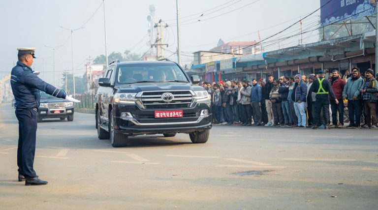 भैरहवाबाट स्थलमार्ग हुँदै गोरखपुरको यात्रामा पूर्वराजा शाह