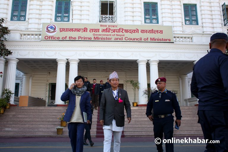 आधा भरि गाग्रो धरानमै छाडे, रित्तो गाग्री बोकेर काठमाडौं आए