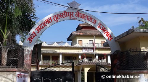 नेपालगञ्ज मेडिकल कलेजमा ओपीडी सेवा र शैक्षिक कार्यक्रम अवरोध गर्दै आन्दोलन गर्न रोक