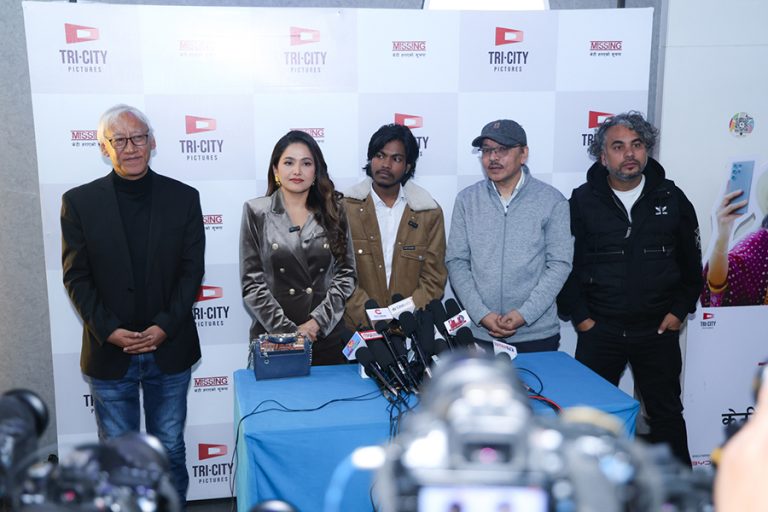दुई दशकपछि फिल्मको गीत लेखनमा ‘बादल वर्षा बिजुली’का गीतकार
