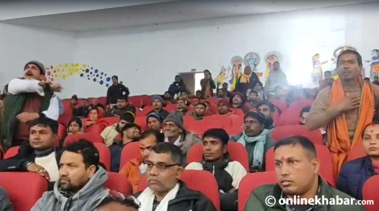 बलिदानी दिवसको कार्यक्रममा शहीदका परिवारले किन फाले खादा र पैसा ?