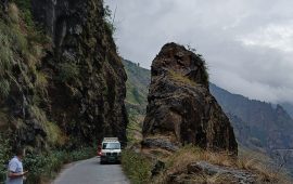 बेसीँसहर-चामे सडकमा ठूला सवारी साधन चलाउन रोक