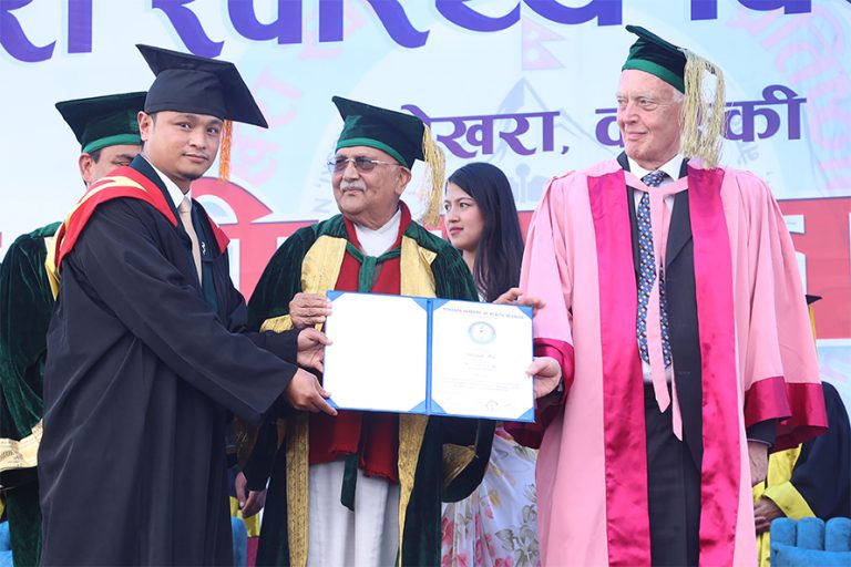 पोखरामा स्वास्थ्य विज्ञान प्रतिष्ठानबाट पहिलो पटक ४३ जना विद्यार्थी दीक्षित
