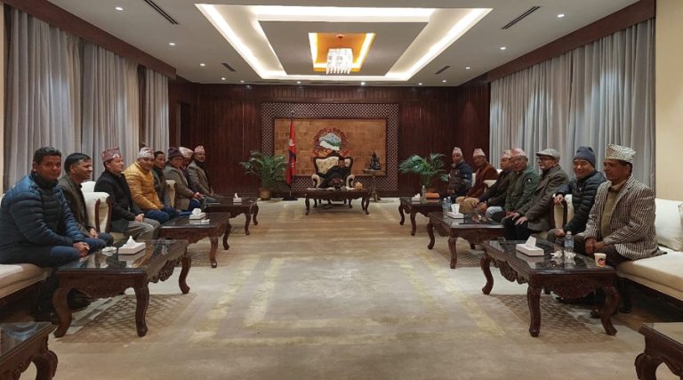 मध्यरातमा कर्णालीका नेतासँग प्रधानमन्त्रीले गरे पार्टी अनुशासन, एआई र पीएचडीको चर्चा
