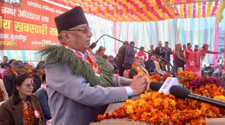 सरकारको नेतृत्व गरेकाले आफैंमाथि अनुसन्धान गरेर देखाउन प्रचण्डको चुनौती