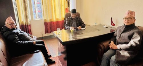 प्रचण्डले स्थगित गरे परिवर्तनको पिर, थाले सत्ताको खेल