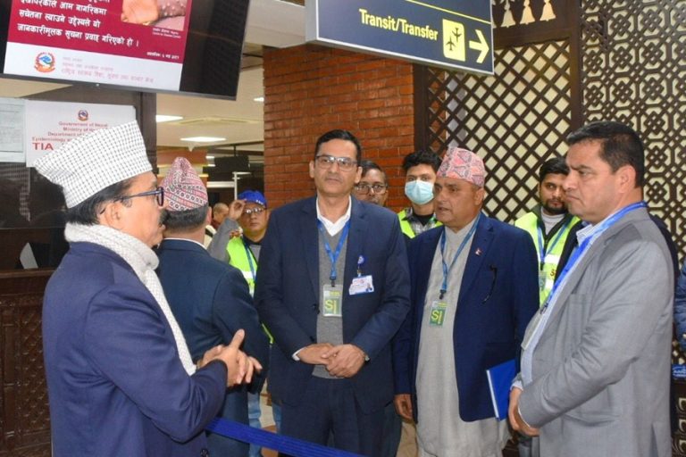 विमानस्थल पुगेर मन्त्री पौडेलले गरे एमपक्स सजगताबारे छलफल  