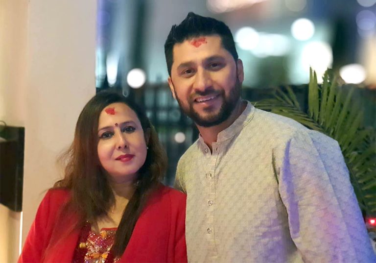 निकिताले रविलाई इजलासमै लगाइदिइन् टीका