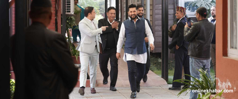 सभामुखलाई भेट्न उनकै कार्यकक्षमा पुगे रवि लामिछाने