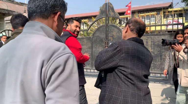 उच्च अदालत पोखरामा रविले दिएको निवेदन दर्ता