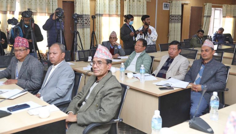 निजामतीमा अवकाश उमेर ६३ देखि ६५ वर्ष पुर्‍याउन सुझाव