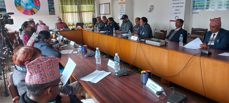 राष्ट्रिय निकुञ्जका अधिकृतहरूले भने : अतिक्रमण भएका जग्गाको लालपुर्जा नबाँडियोस्
