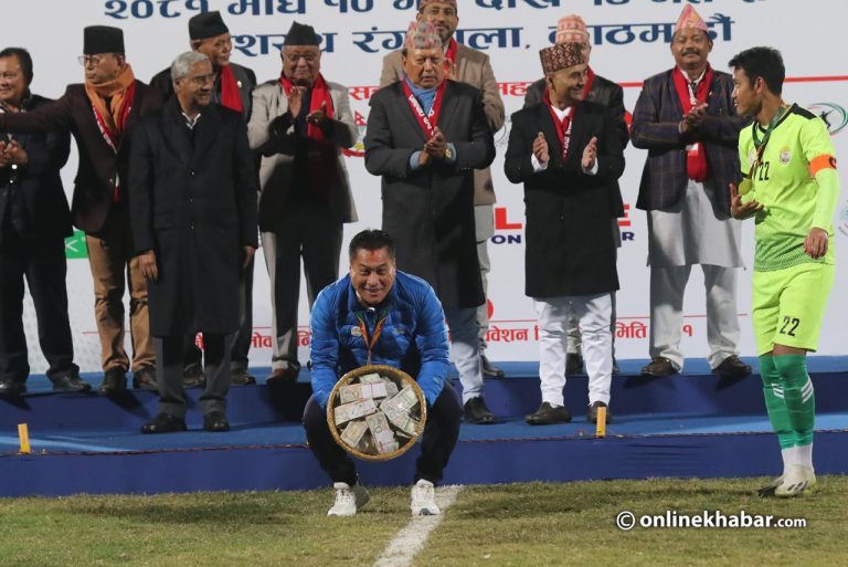 सभापति कप विजेता र उपविजेतालाई डालोमै नगद पुरस्कार (तस्विरहरू)